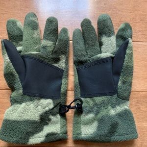 Camo fleece gloves small/medium